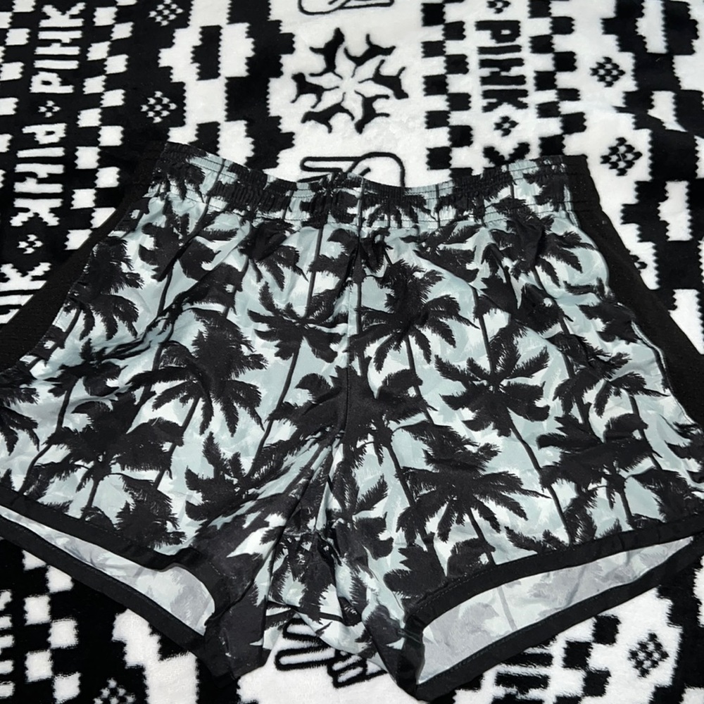 kids large (10-12)  palm tree shorts
